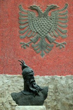 Albania, godło